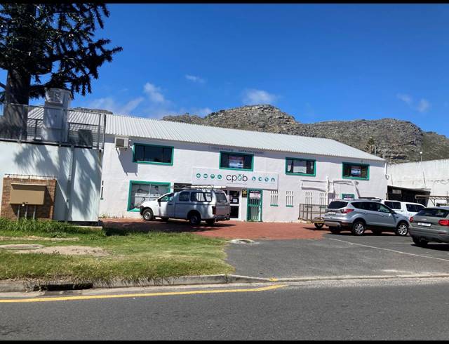 526M² WAREHOUSE RENTED IN RETREAT